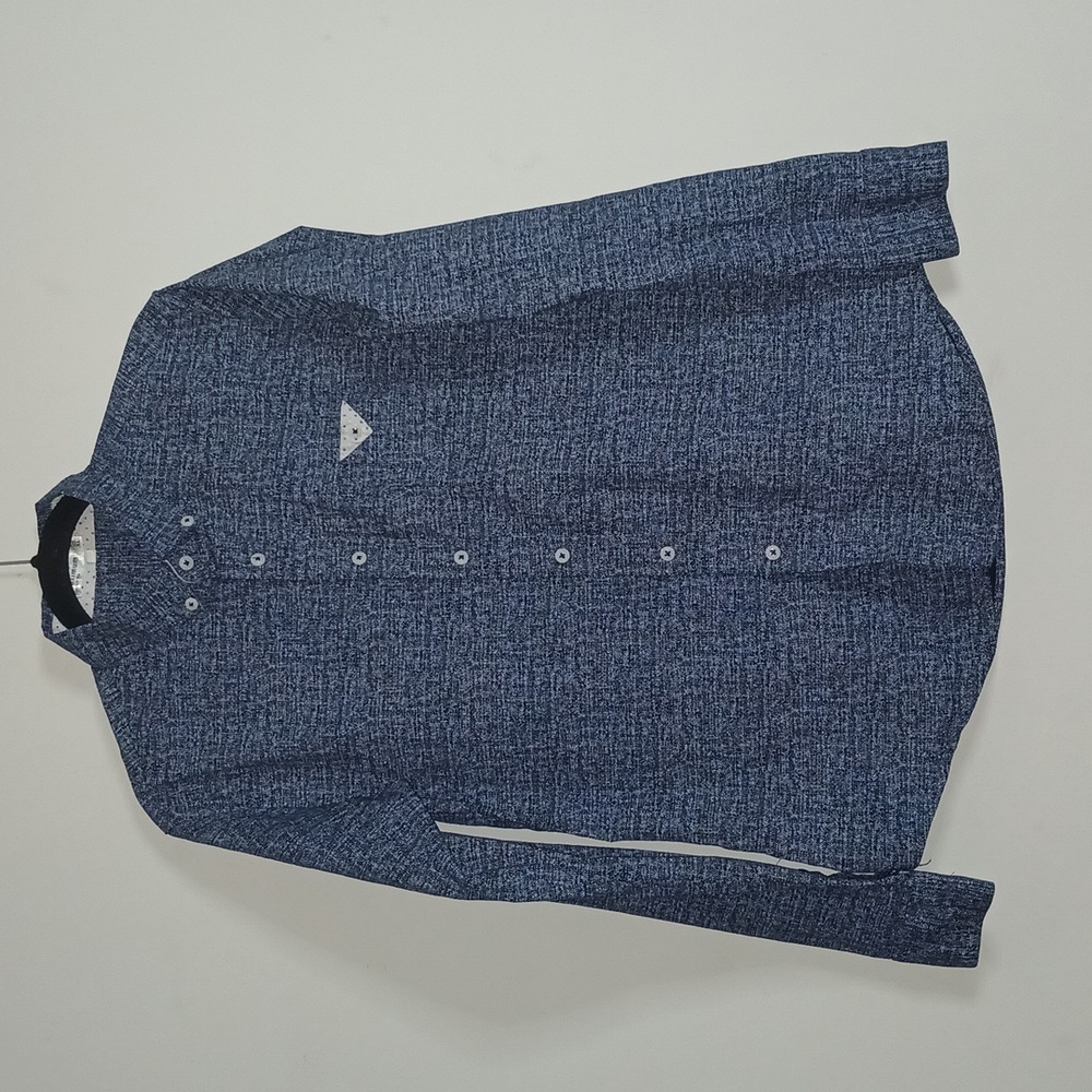 Maximum Zoom in The Mens button-down Longsleeve Shirt Size XL